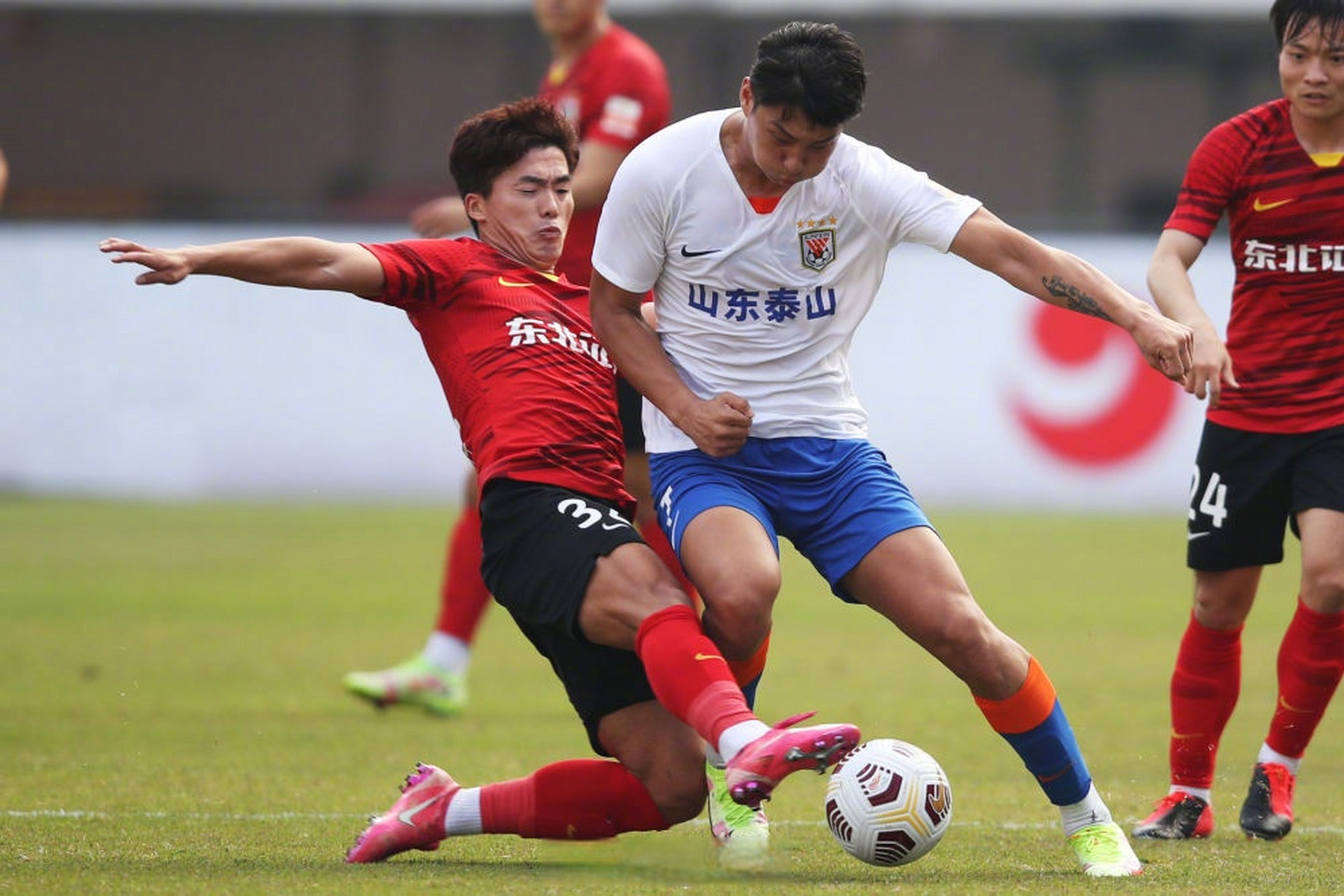 开云注册-山东泰山迎葡超关键赛,赛前内部沟通,震撼外界,医务组通报恢复-开云注册